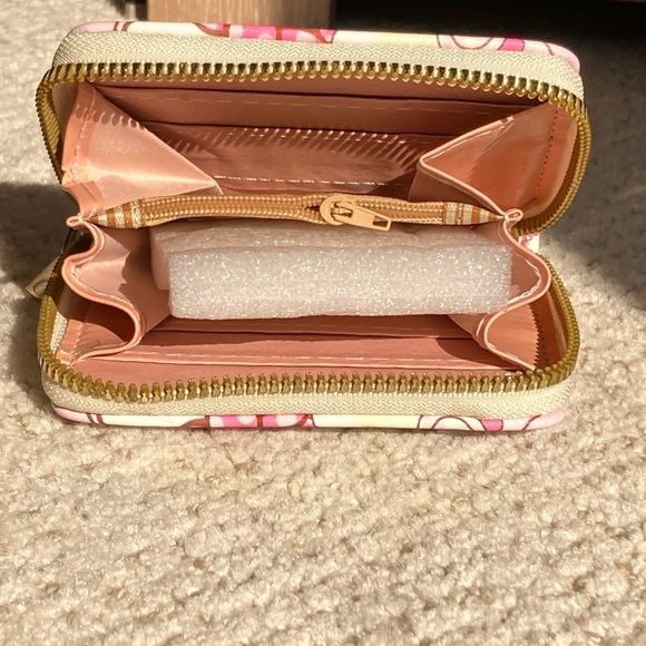NWT Cute Small PU Leather Zipper Wallet – Compact & Stylish Gift Idea - Picture 3 of 4